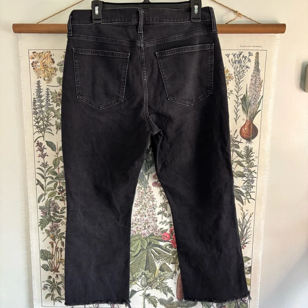 GAP Women’s Dark Gray Straight Jeans 31